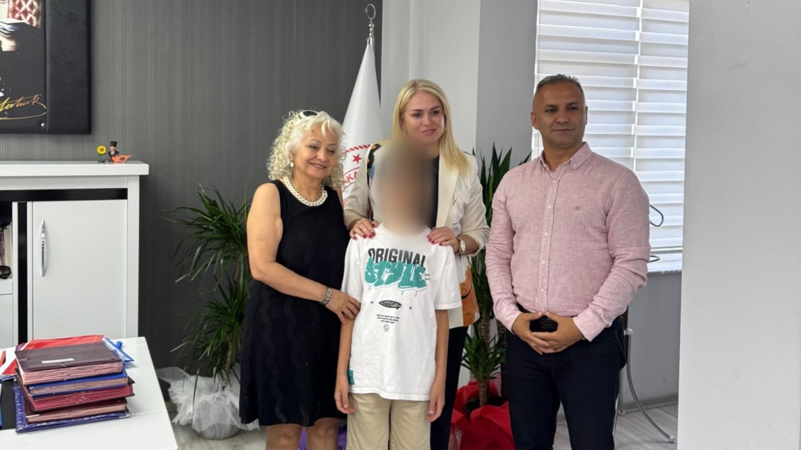 Özel Eğitimde Sanat, Doğa ve Refah Temelli Uluslararası Projemizi İlçe Milli Eğitim Müdürümüz Arzu Günaydın'a makamında sunduk. 